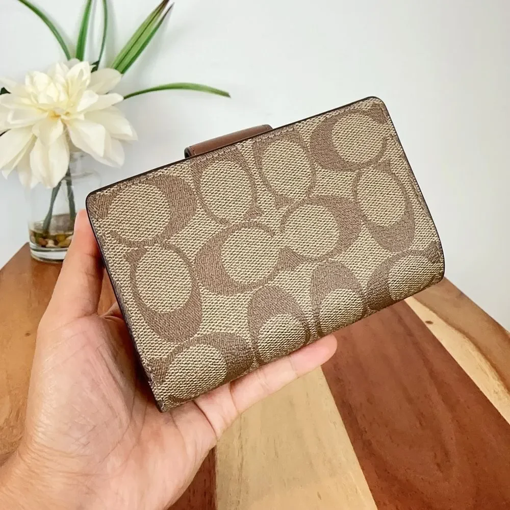 NWT Coach Medium Corner‎ Zip Wallet In Signature Canvas - Picture 2 of 5